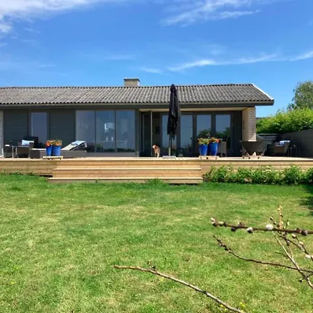 Vakantiehuis Charming Summer House In With Sea View *